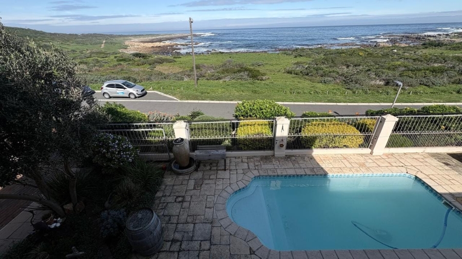 5 Bedroom Property for Sale in Sandbaai Western Cape